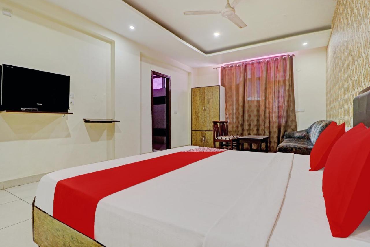Oyo 74073 Hotel Abhishek Ludhiana Eksteriør billede