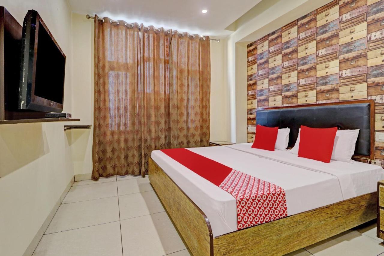 Oyo 74073 Hotel Abhishek Ludhiana Eksteriør billede