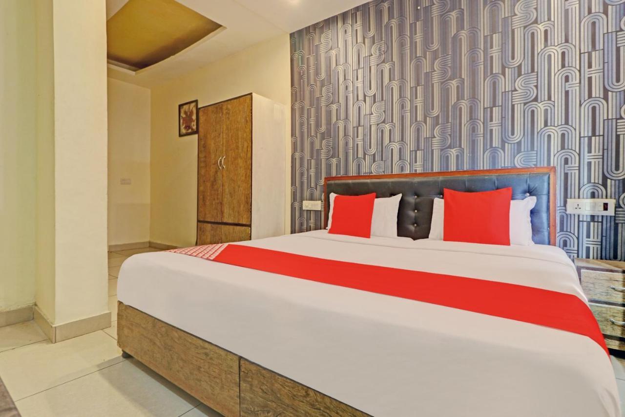 Oyo 74073 Hotel Abhishek Ludhiana Eksteriør billede