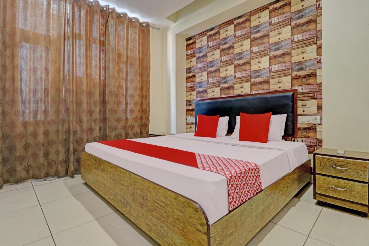Oyo 74073 Hotel Abhishek Ludhiana Eksteriør billede