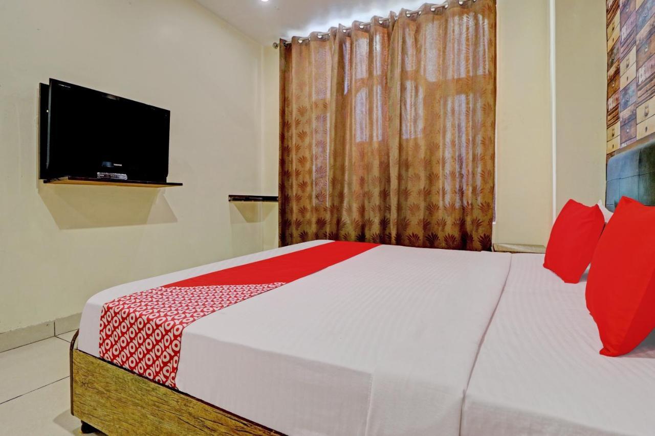 Oyo 74073 Hotel Abhishek Ludhiana Eksteriør billede